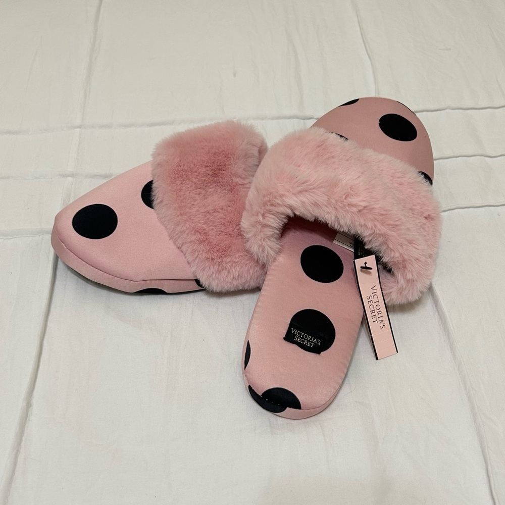 Victoria’s Secret Pink Fuzzy Slippers w/ Polka Dots Women’s | Size: 7-8 (NWT)